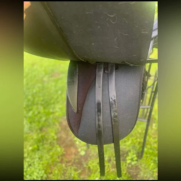 Wintec dressage saddle - Picture 3 of 5